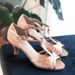 Dame Dansebutikken Brudesko|Salsasko Damer-Anna Kern flesh satin dansesko med t- rem