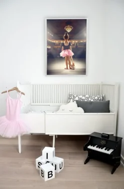 Dansebutikken Andet Til Ballet-Balletplakat med ballerina på scene