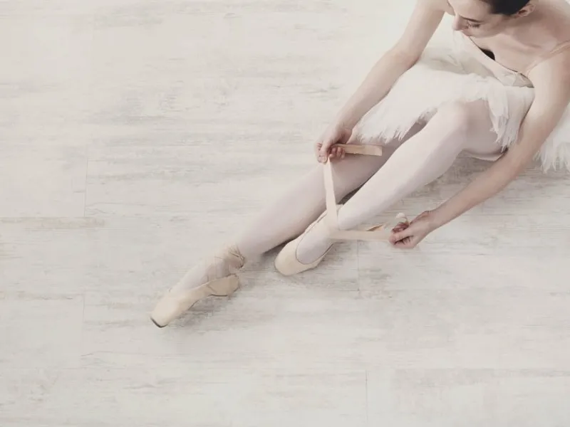 Dansebutikken Andet Til Ballet-Balletplakat med balletdanser med tåspidssko