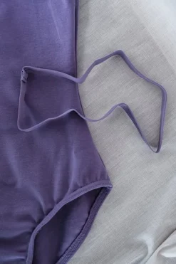 Børn Dansebutikken Dragter Piger|Balletdragter Børn-Bloch lilla dragt m.bælte u. ærme til piger