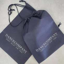 Dansebutikken Dansetasker|Dansesko Tilbehør-Dancecompany mørkeblå skopose med logo