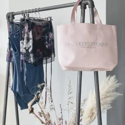 Dame Dansebutikken Ballet Underdele Damer-Flot sort balletskørt med blomster fra balletrosa