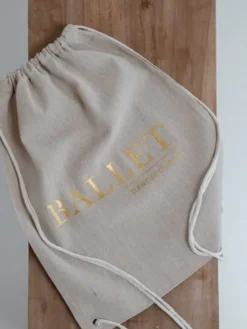 Dansebutikken Andet Til Ballet-Hør rygsæk/mulepose med guld BALLET skrift
