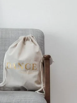 Dansebutikken Dansetasker-Hør rygsæk/mulepose med guld DANCE skrift