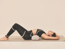 Dansebutikken Andet Til Yoga-Lille yoga bolster til meditation i lysegrå - Moonchild