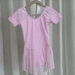 Børn Dansebutikken Gymnastikkjole Piger|Balletkjole Piger-Mørk rosa dragt med påsyet chiffon skørt Ballet Rosa