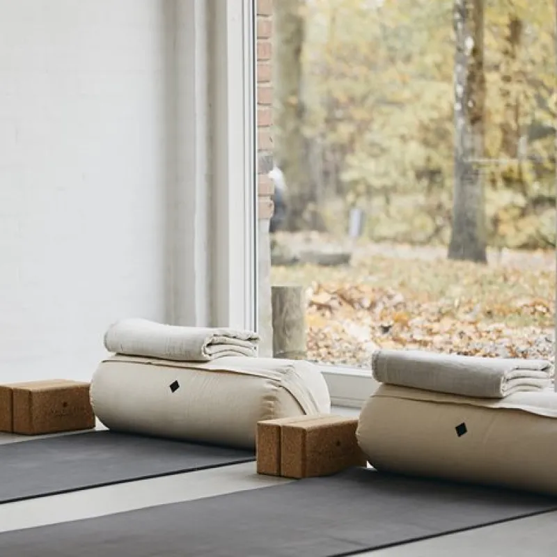 Dansebutikken Andet Til Yoga-Simple Days yogapølle i beige