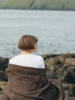 Dansebutikken Andet Til Yoga-Simple Days yogasjal i mørkebrun