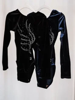 Dansebutikken Dragter Piger-Sort velour gymnastikdragt piger The zone