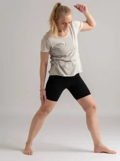 Dame Dansebutikken Pilates Overdele|Yogabluser-Yogamii off white blød t-shirt til træning